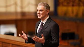 Коллективу Новосибирского театра оперы и балета представили нового руководителя - НОВАТ